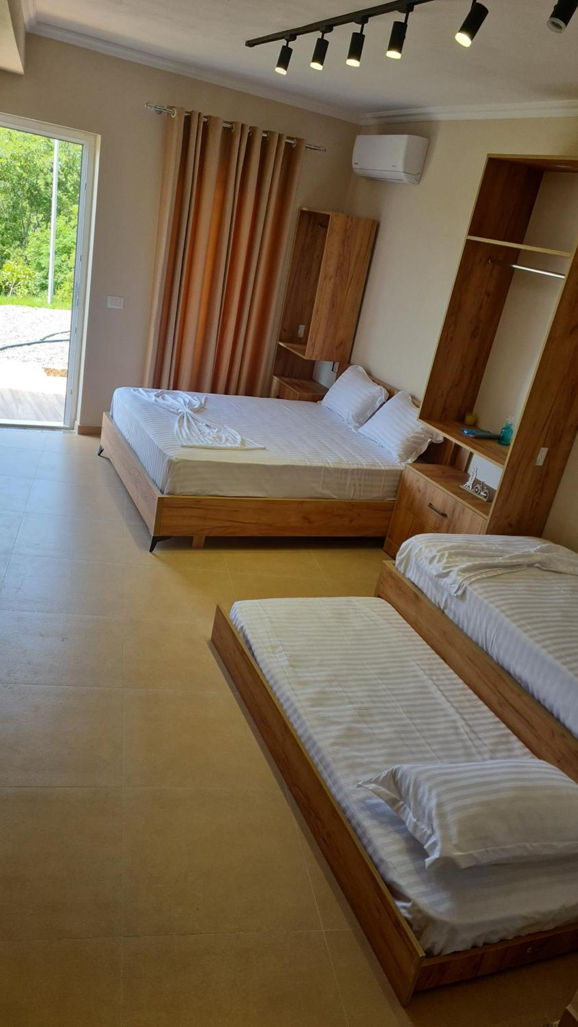 Sol Apartments Gjiri Lalzit Durres Bagian luar foto