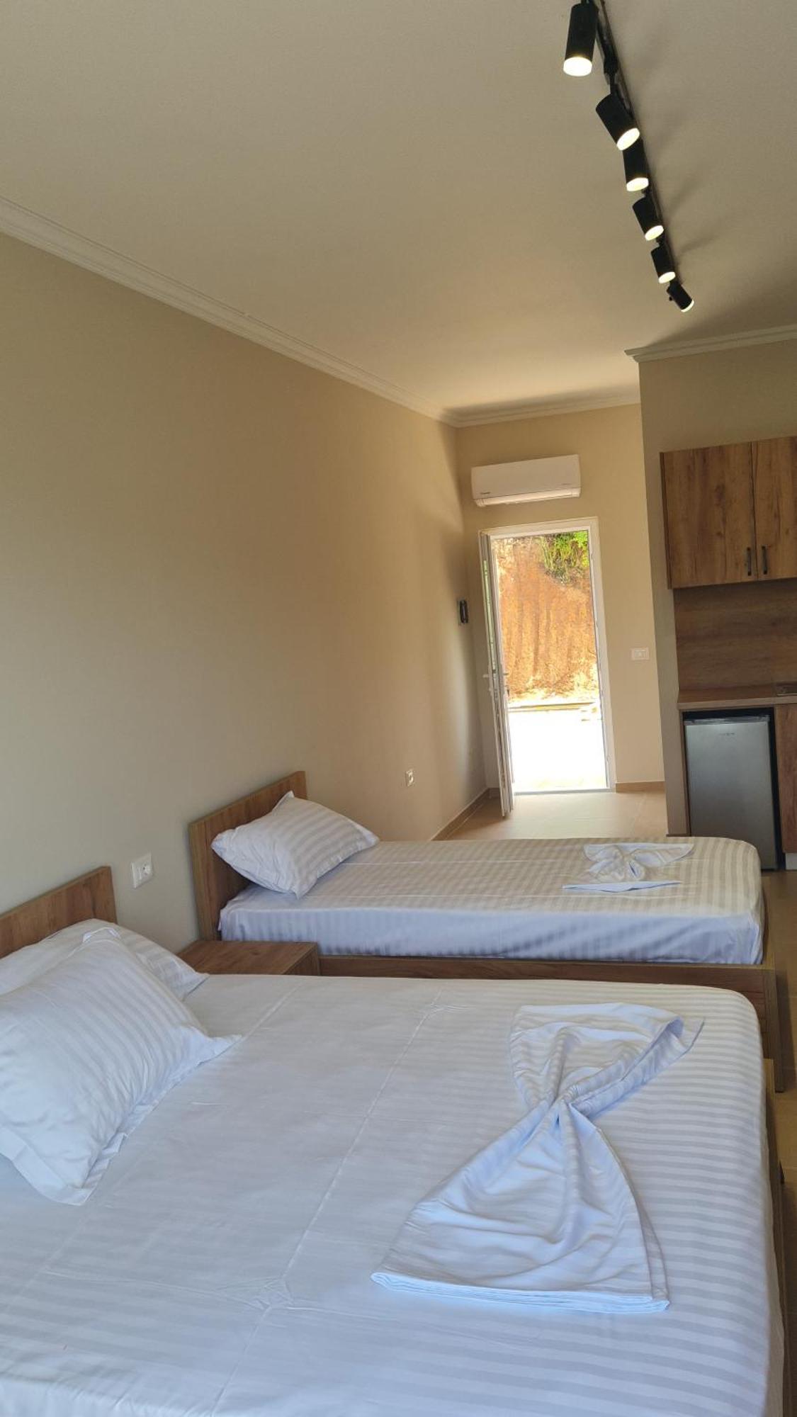 Sol Apartments Gjiri Lalzit Durres Bagian luar foto