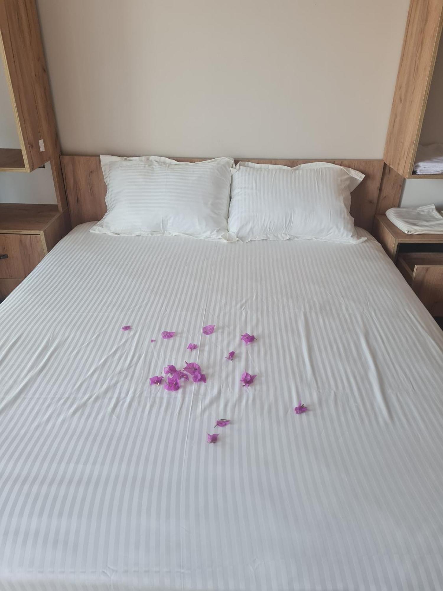 Sol Apartments Gjiri Lalzit Durres Bagian luar foto